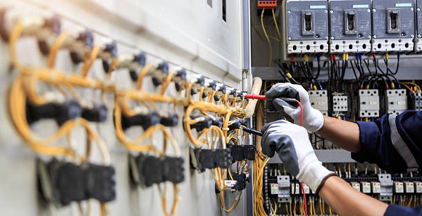 Professional Electrician technician working in Lee Acres, NM